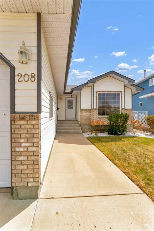 Picture for 208 Perry Crescent NE