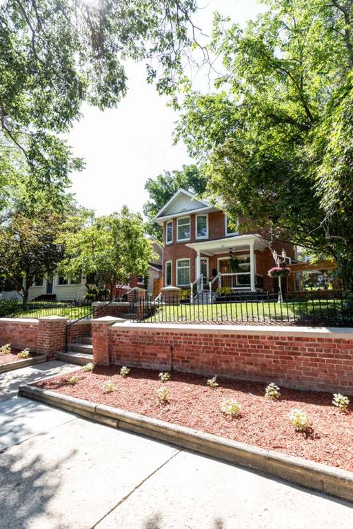 Picture for 127 1 Street SW