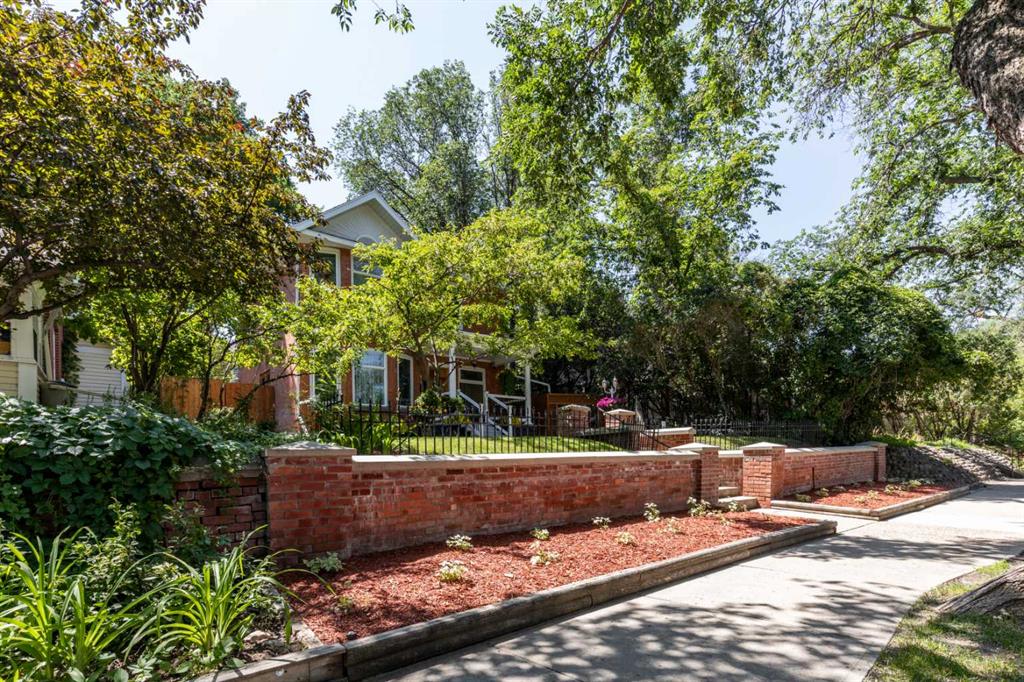 Picture for 127 1 Street SW