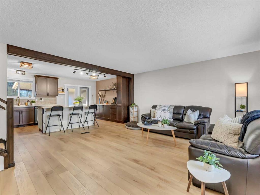 Picture for 103 Ewart Crescent SE