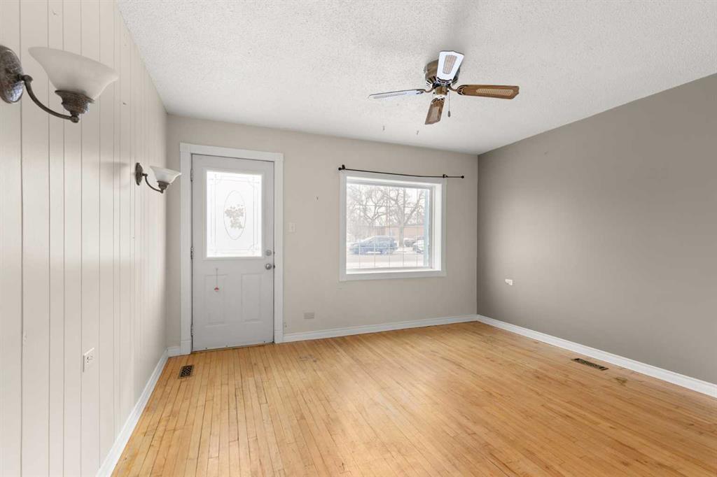 Picture for 118 2 Street SE