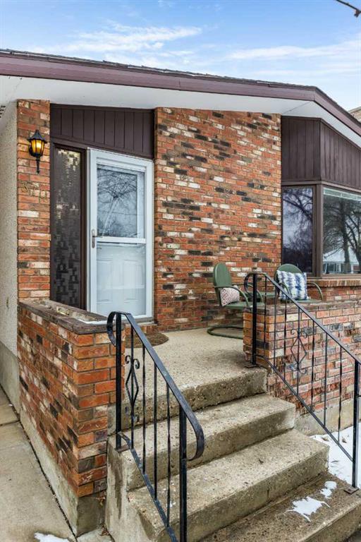 Picture for 370 1 Street NW