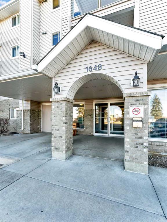 Picture for 115, 1648 Saamis Drive NW