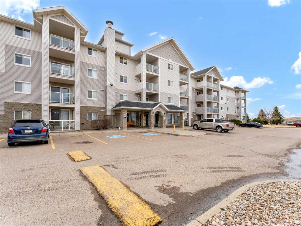 Picture for 115, 1648 Saamis Drive NW