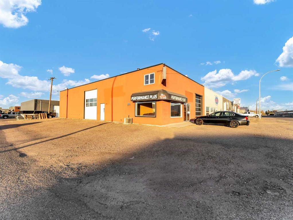 Picture for 674 17 Street SW