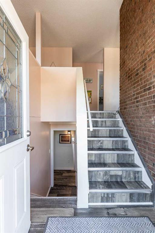 Picture for 83 Cunliffe Crescent SE