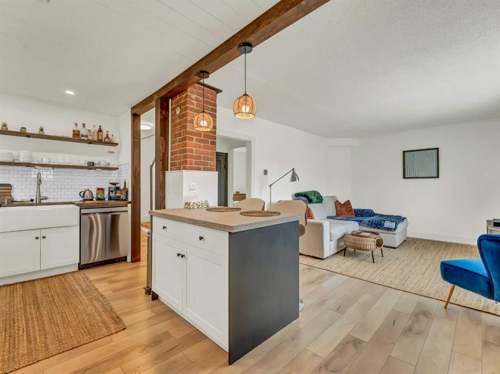 Picture for 167 12 Street SE