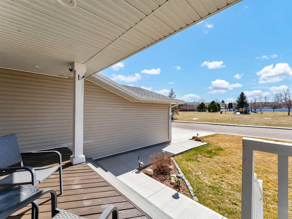 Picture for 32 Spruce Close SE