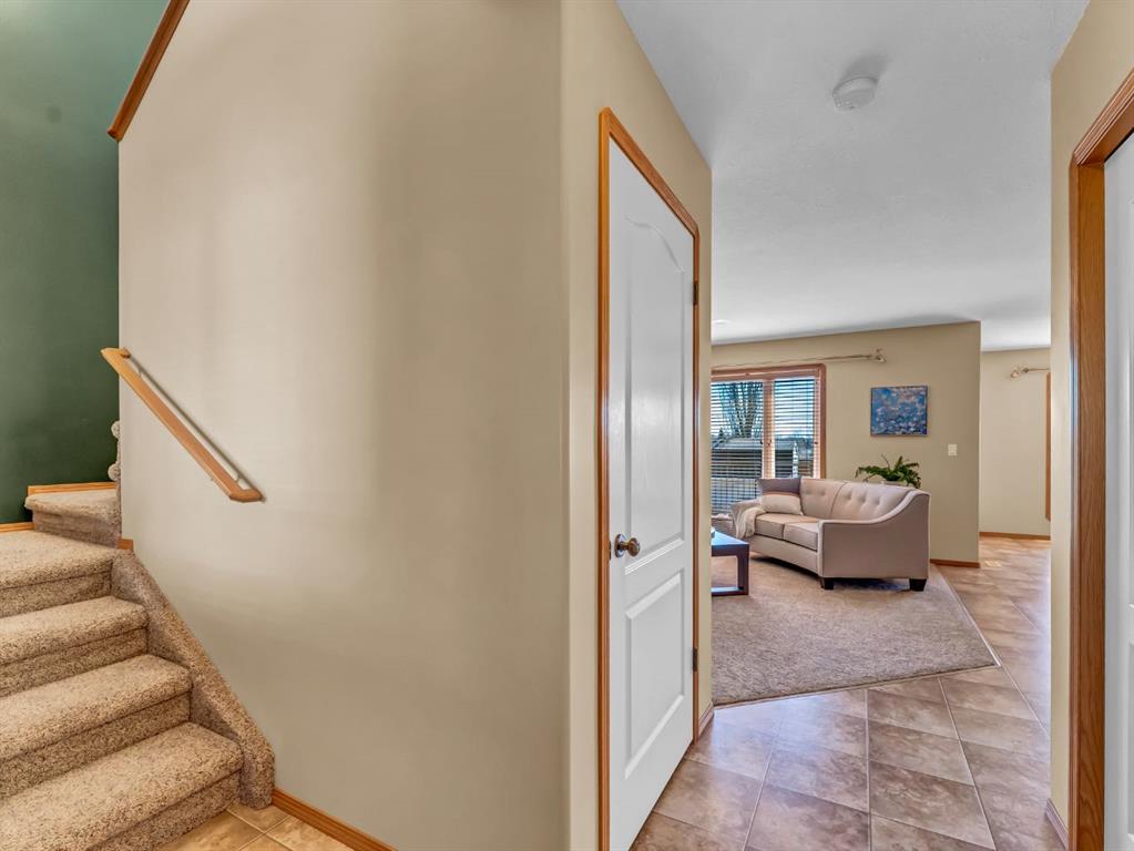 Picture for 107 Vista Close SE