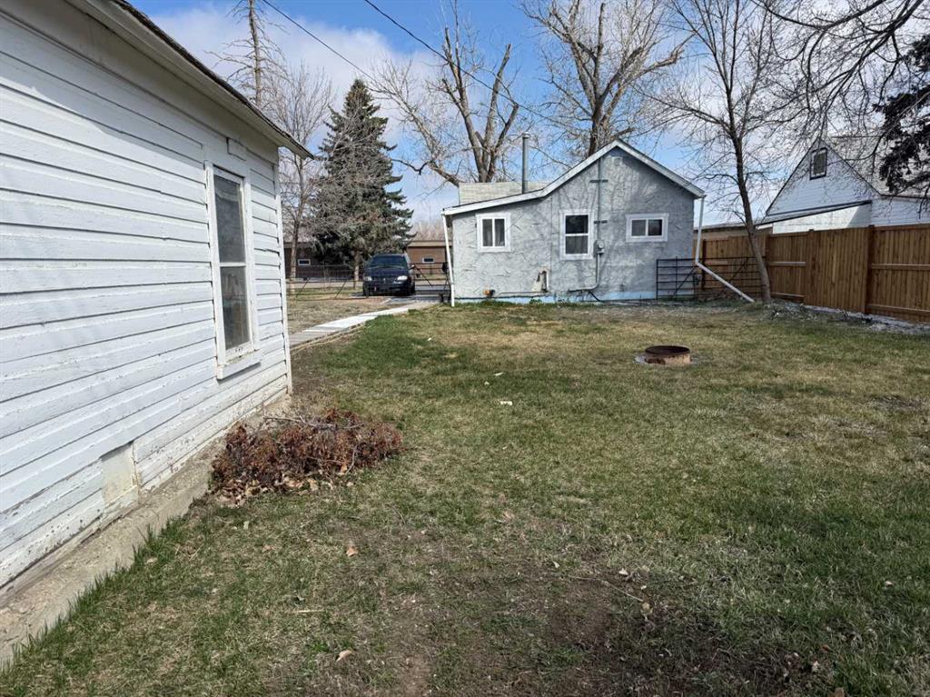 Picture for 313 2 Avenue E