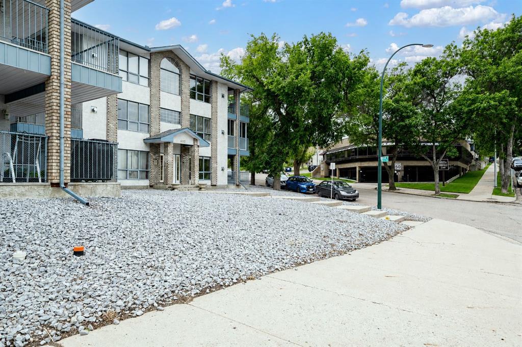 Picture for 4, 407 Macleod Trail SE