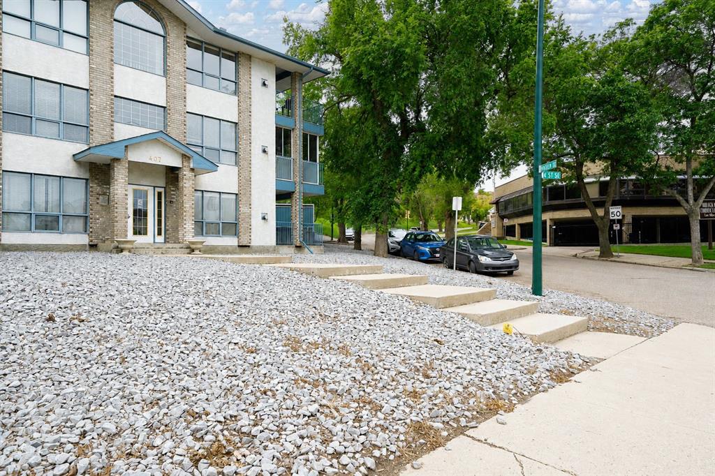 Picture for 4, 407 Macleod Trail SE