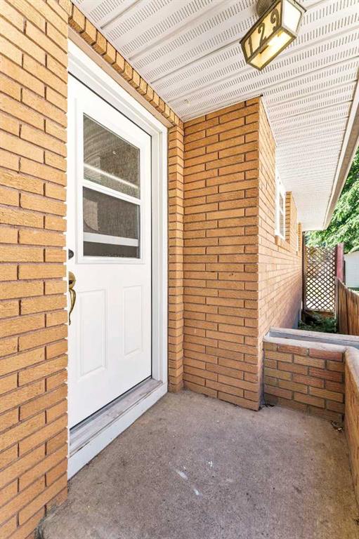 Picture for 129 7 Street SE