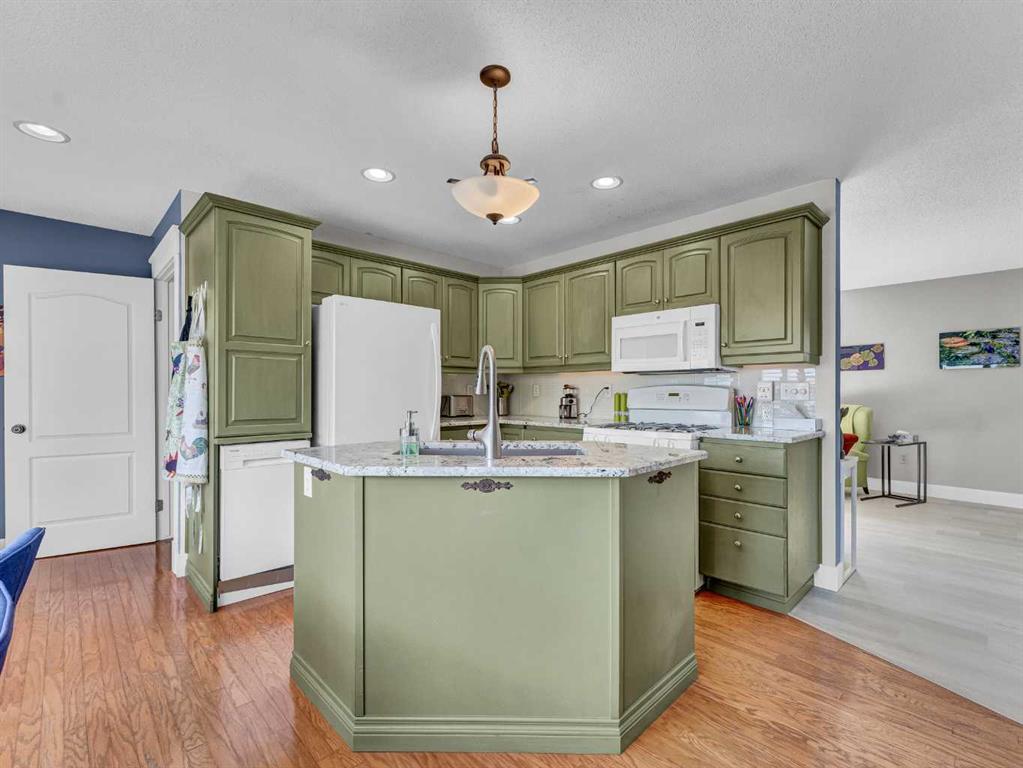 Picture for 192 Seven Persons Drive SW https://www.cirrealty.ca/reb/mhreb/2/A2255902_11.jpg