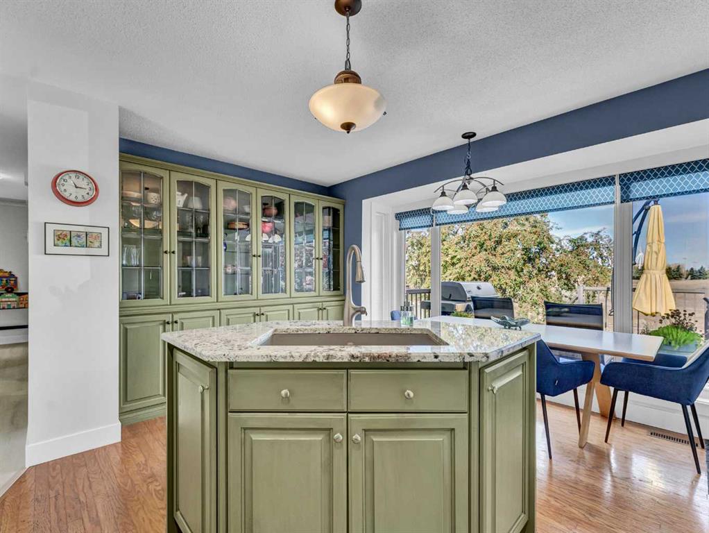 Picture for 192 Seven Persons Drive SW https://www.cirrealty.ca/reb/mhreb/2/A2255902_13.jpg