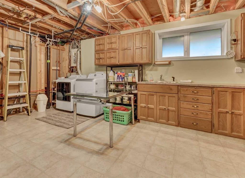 Picture for 192 Seven Persons Drive SW https://www.cirrealty.ca/reb/mhreb/2/A2255902_31.jpg