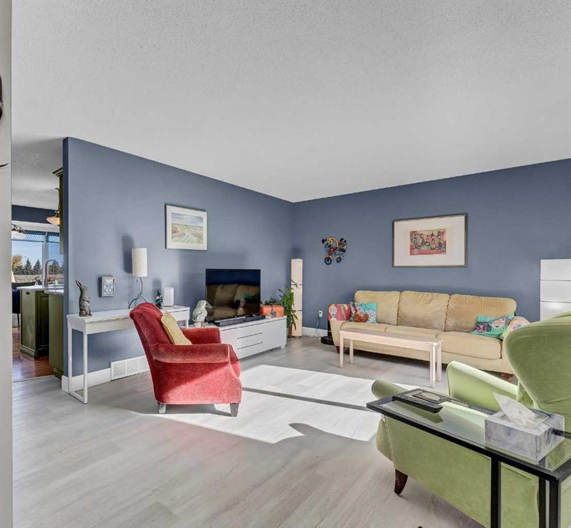 Picture for 192 Seven Persons Drive SW https://www.cirrealty.ca/reb/mhreb/2/A2255902_4.jpg
