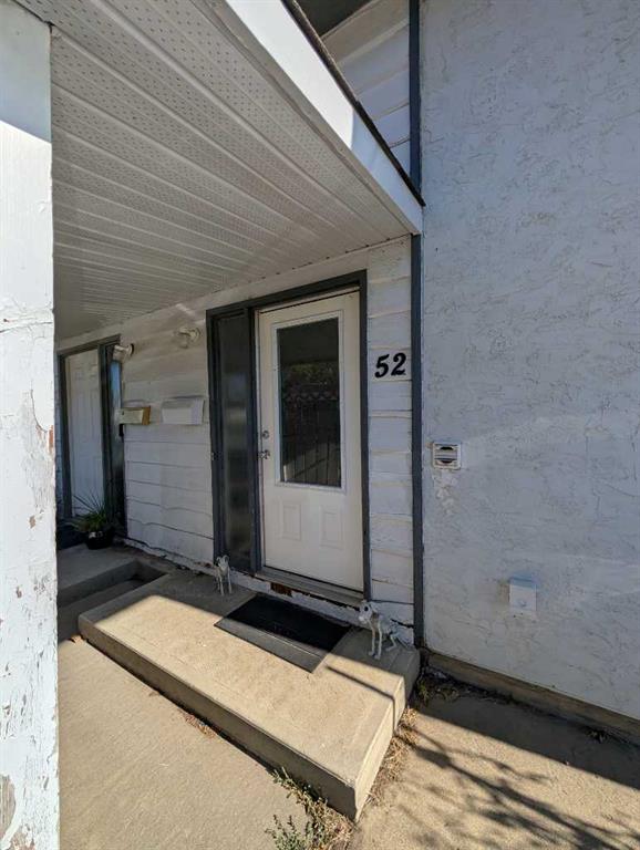 Picture for 52 Collins Crescent SE