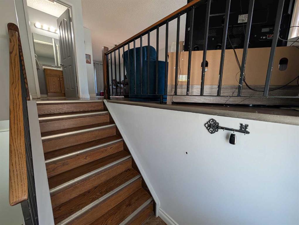 Picture for 52 Collins Crescent SE