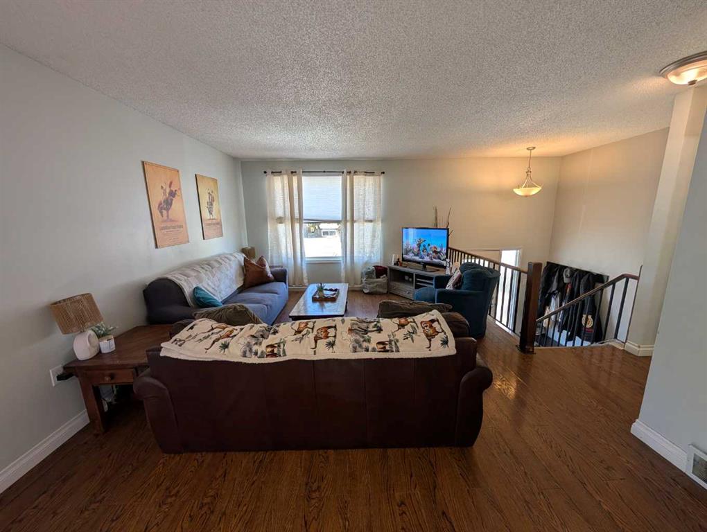 Picture for 52 Collins Crescent SE