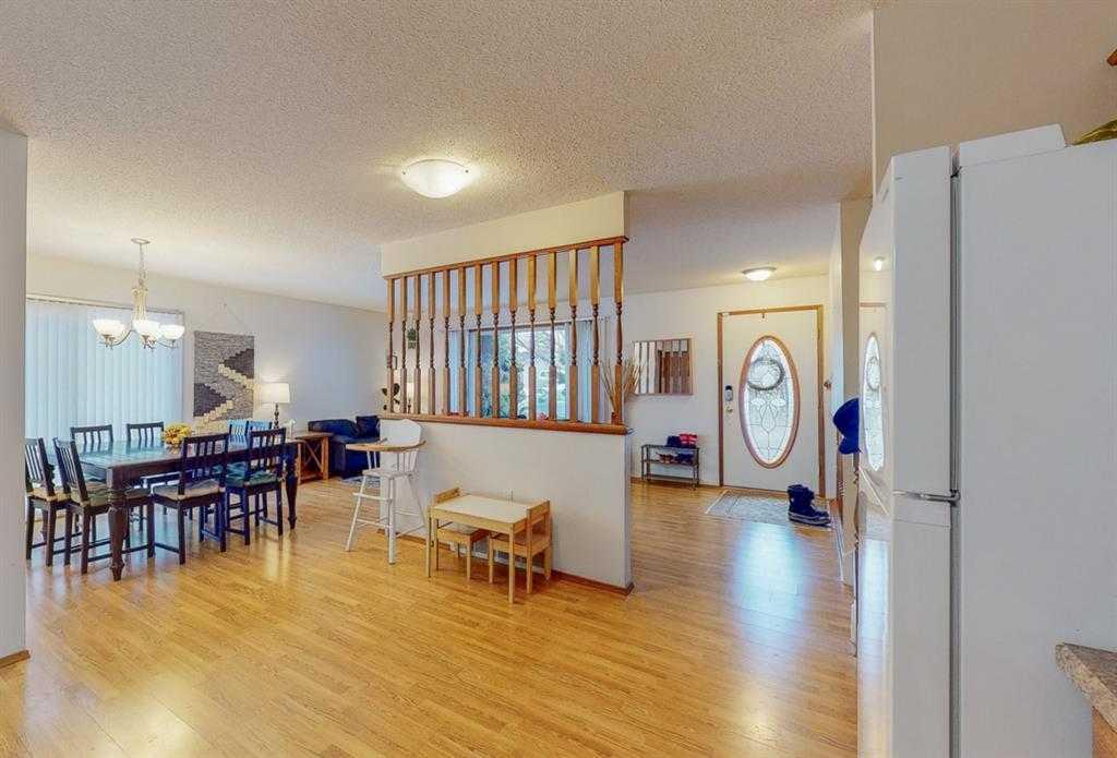 Picture for 31 Rossdale Way SE