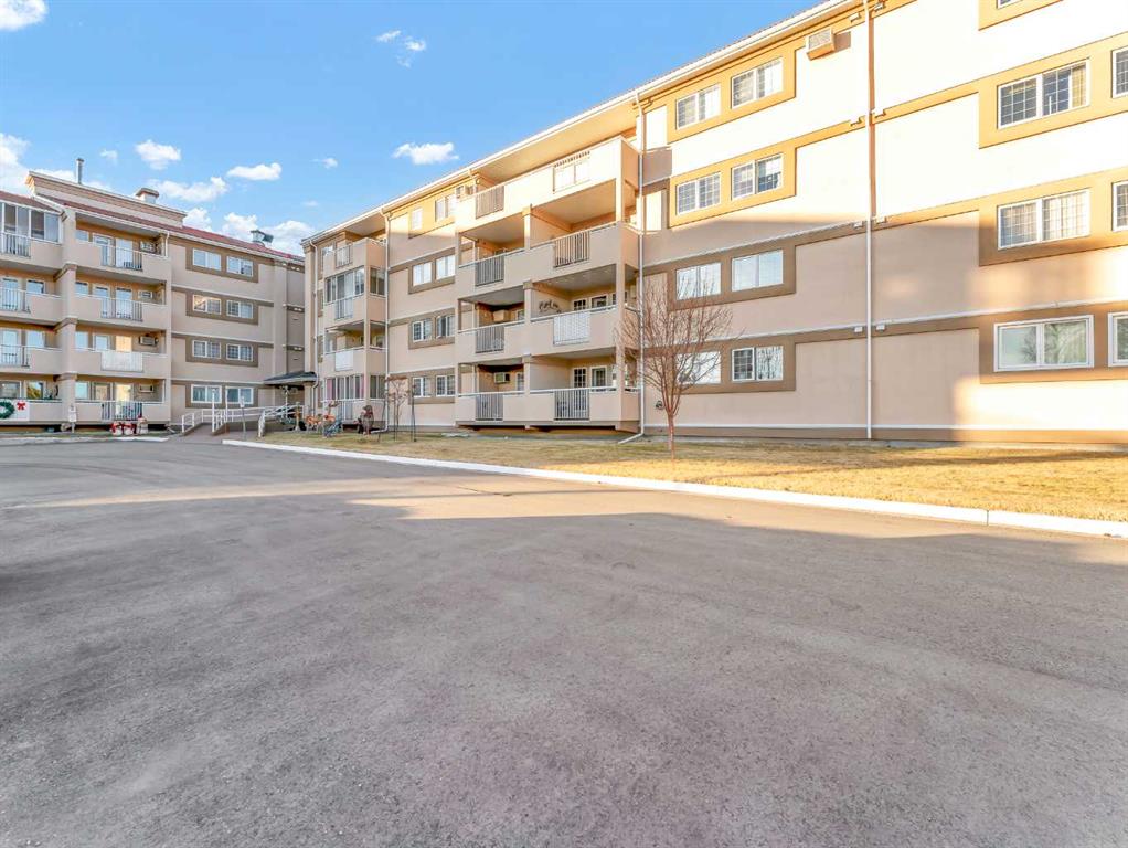 Picture for 210, 22 Park Meadows Drive SE