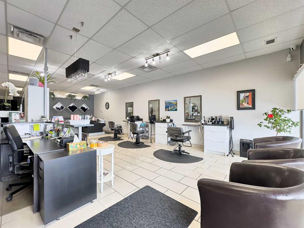 Picture for 6, 1299 Trans Canada Way SE