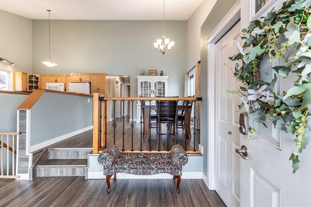 Picture for 90 Robinson Crescent SE