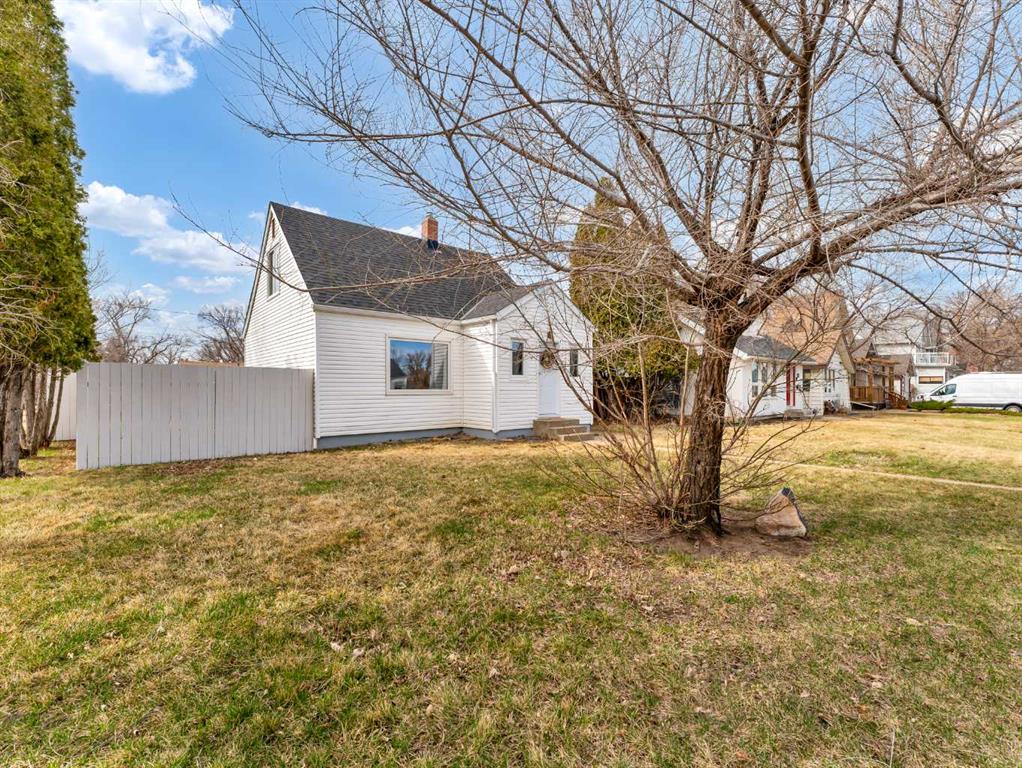 Picture for 73 9 Street SE