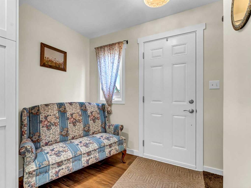 Picture for 73 9 Street SE