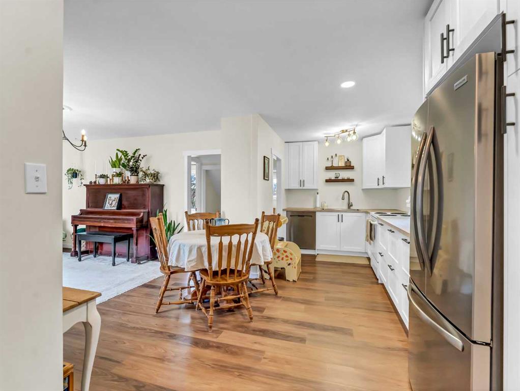 Picture for 73 9 Street SE