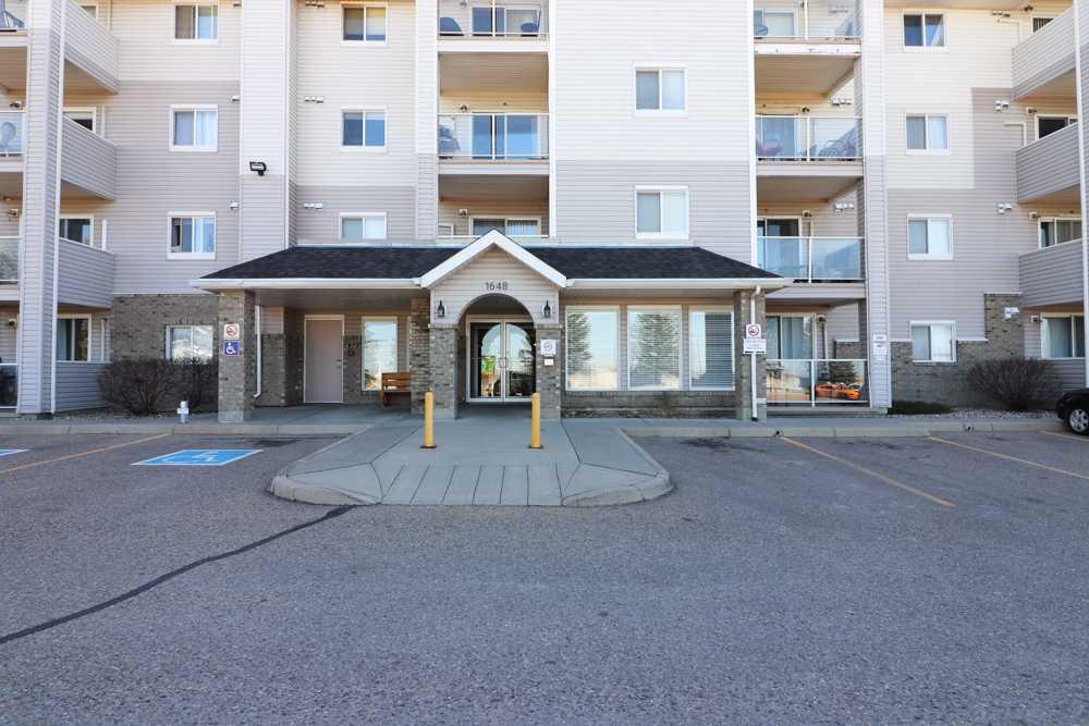 Picture for 105, 1648 Saamis Drive NW