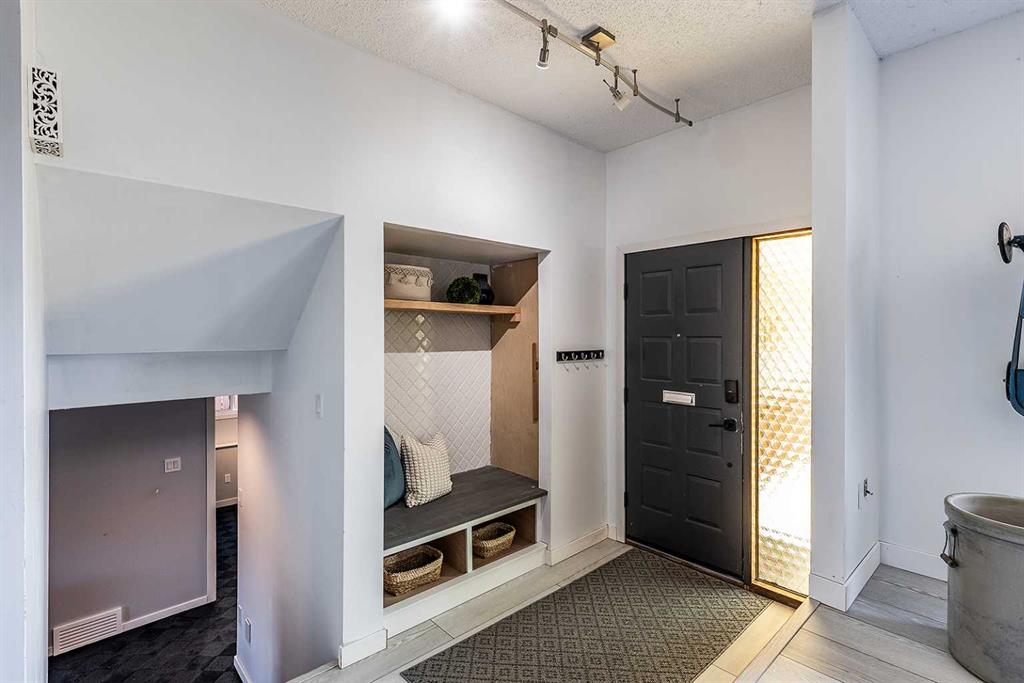 Picture for 21 East Glen Court SE