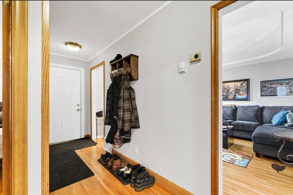 Picture for 337 4 Street SW