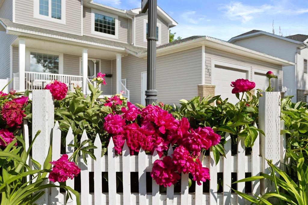 Picture for 2395 Hawthorne Avenue NE