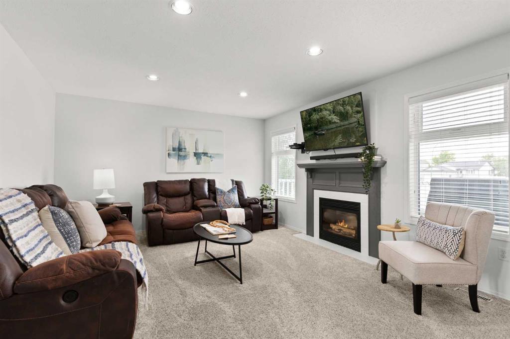 Picture for 2395 Hawthorne Avenue NE