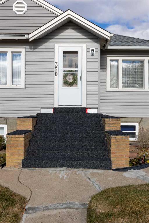 Picture for 350 4 Street SW