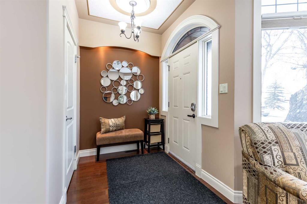 Picture for 2, 19 2 Street NE