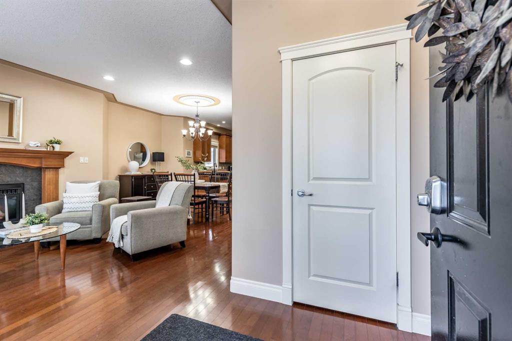 Picture for 2, 19 2 Street NE