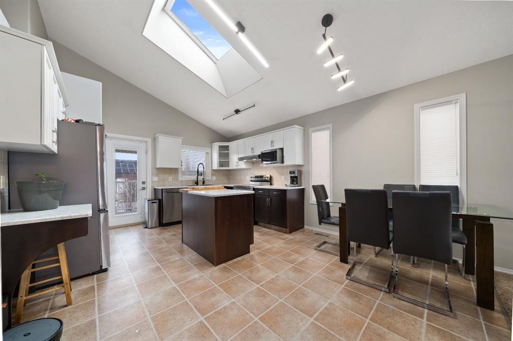 Picture for 20 Cottonwood Close SW