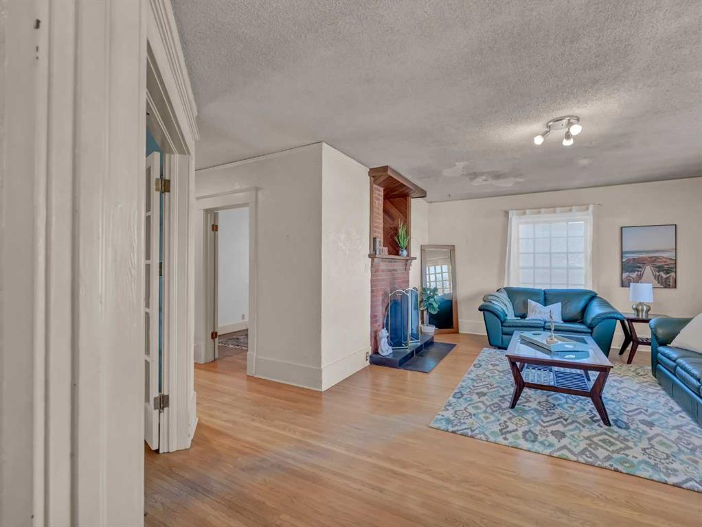 Picture for 129 10 Street NE