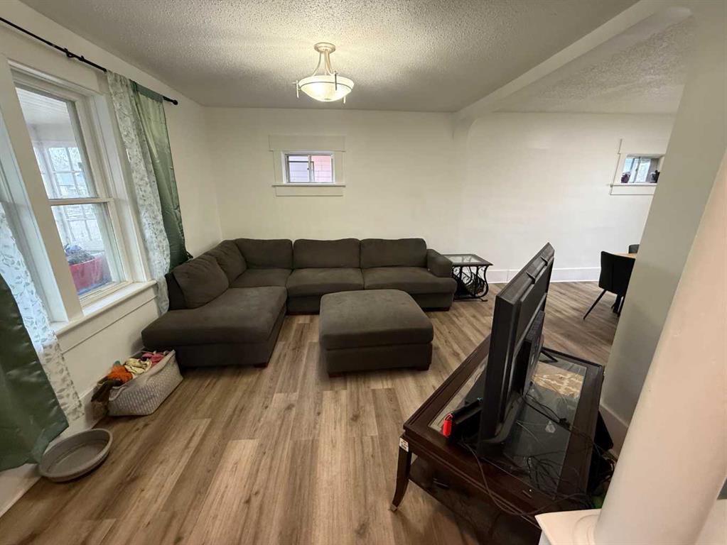 Picture for 823 4 Street SE