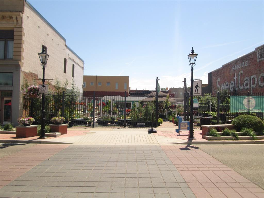 Picture for 637-639 2 Street SE