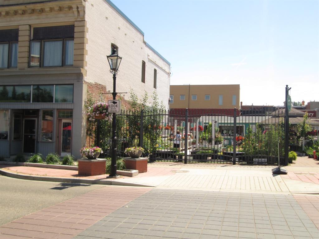 Picture for 637-639 2 Street SE