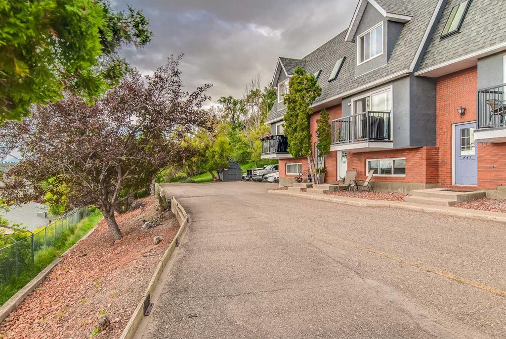Picture for 643 5 Street SE