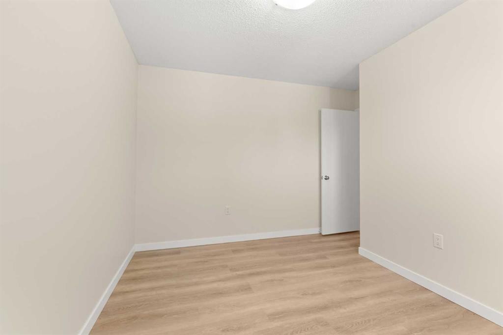 Picture for 1804 17 Street SE https://www.cirrealty.ca/reb/mhreb/4/A2267434_15.jpg