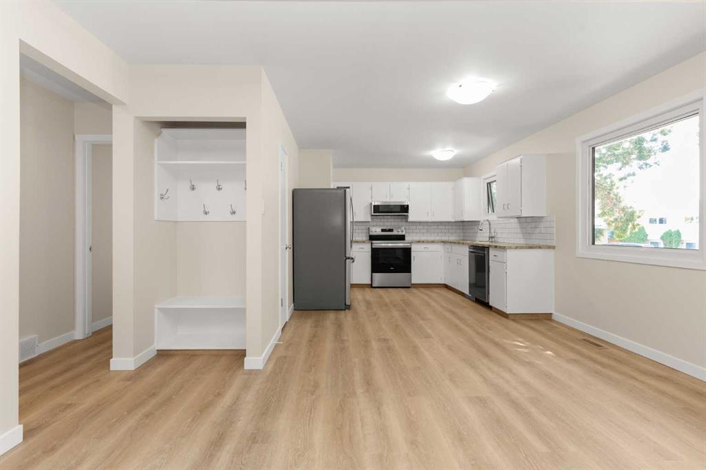 Picture for 1804 17 Street SE https://www.cirrealty.ca/reb/mhreb/4/A2267434_8.jpg