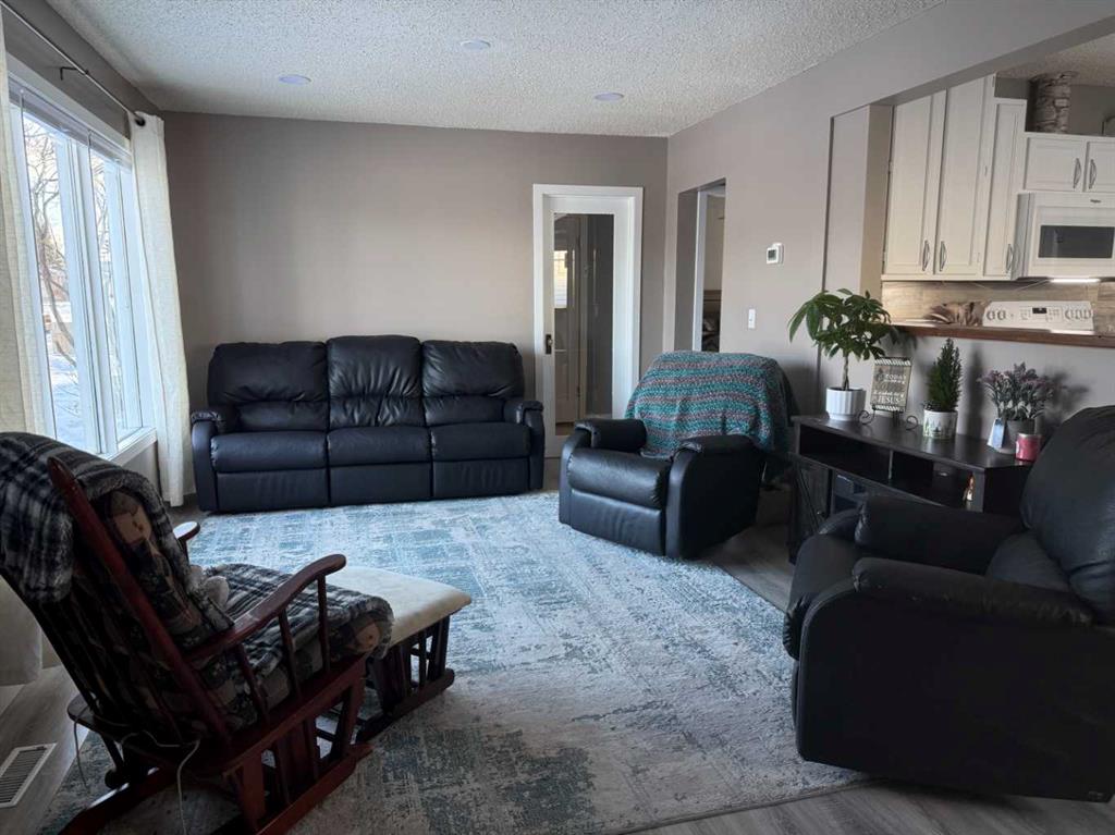 Picture for 209 2 Street W