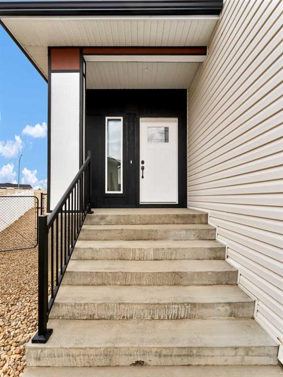 Picture for 32 Somerside Way SE