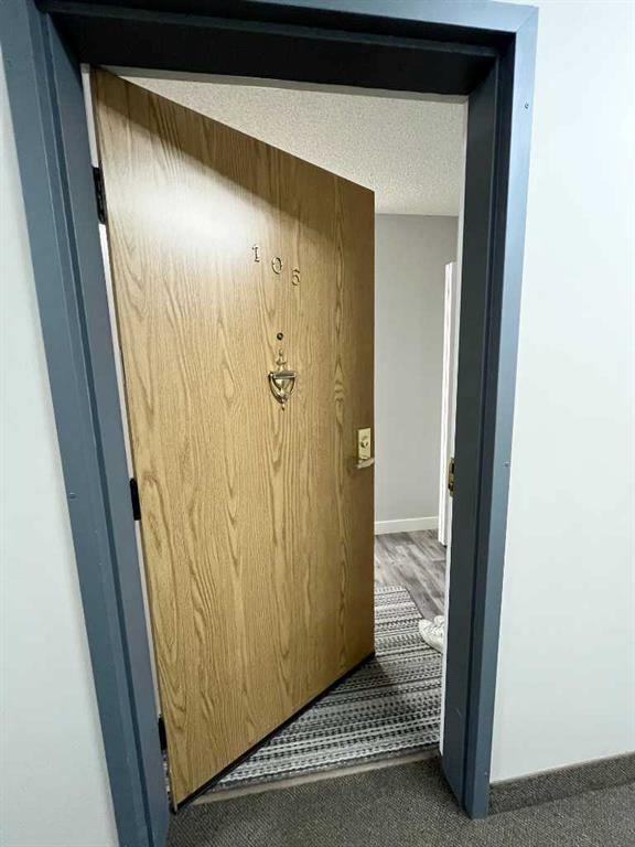 Picture for 105, 252 4 Street SE